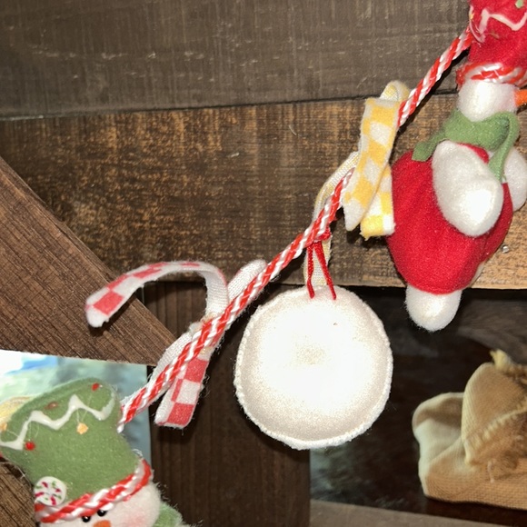 6 PCs 46” Adorable Felt Snow People Christmas Candy Garland with Bows Garland - Picture 5 of 8